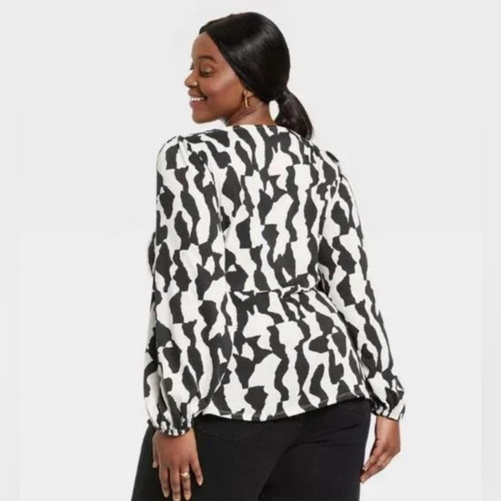 Ava & Viv Long Sleeve Tie-Front Jersey Top Black 3X - Picture 2 of 3